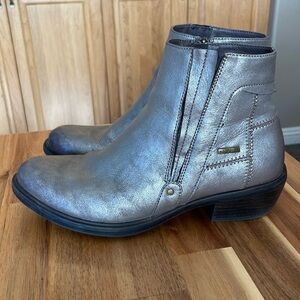 Softmoc Vegan Leather Metallic booties size 10